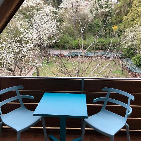Blaues Zimmer Mit Grossem Balkon, Bad Ist Ein Traum, 50 Schritte Zum Radweg Am Main,Ideal For Short Stay Mainstockheim Exteriör bild