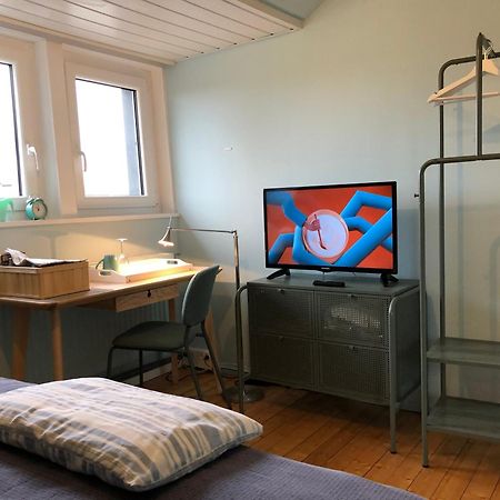 Blaues Zimmer Mit Grossem Balkon, Bad Ist Ein Traum, 50 Schritte Zum Radweg Am Main,Ideal For Short Stay Mainstockheim Exteriör bild