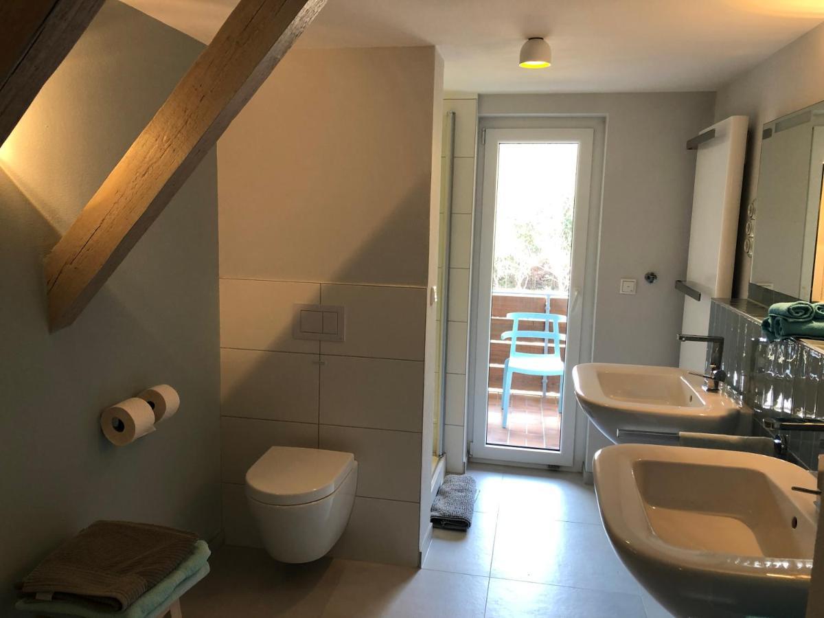 Blaues Zimmer Mit Grossem Balkon, Bad Ist Ein Traum, 50 Schritte Zum Radweg Am Main,Ideal For Short Stay Mainstockheim Exteriör bild