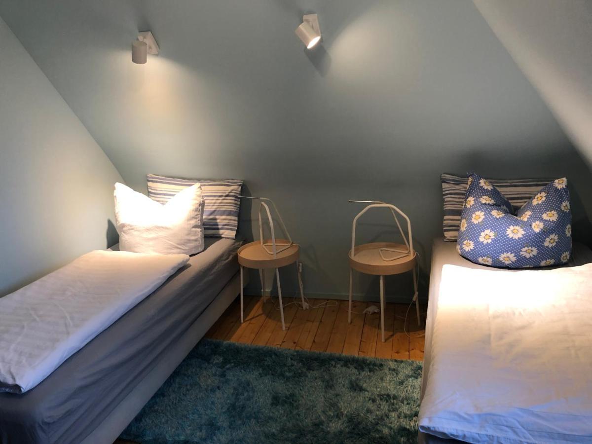 Blaues Zimmer Mit Grossem Balkon, Bad Ist Ein Traum, 50 Schritte Zum Radweg Am Main,Ideal For Short Stay Mainstockheim Exteriör bild