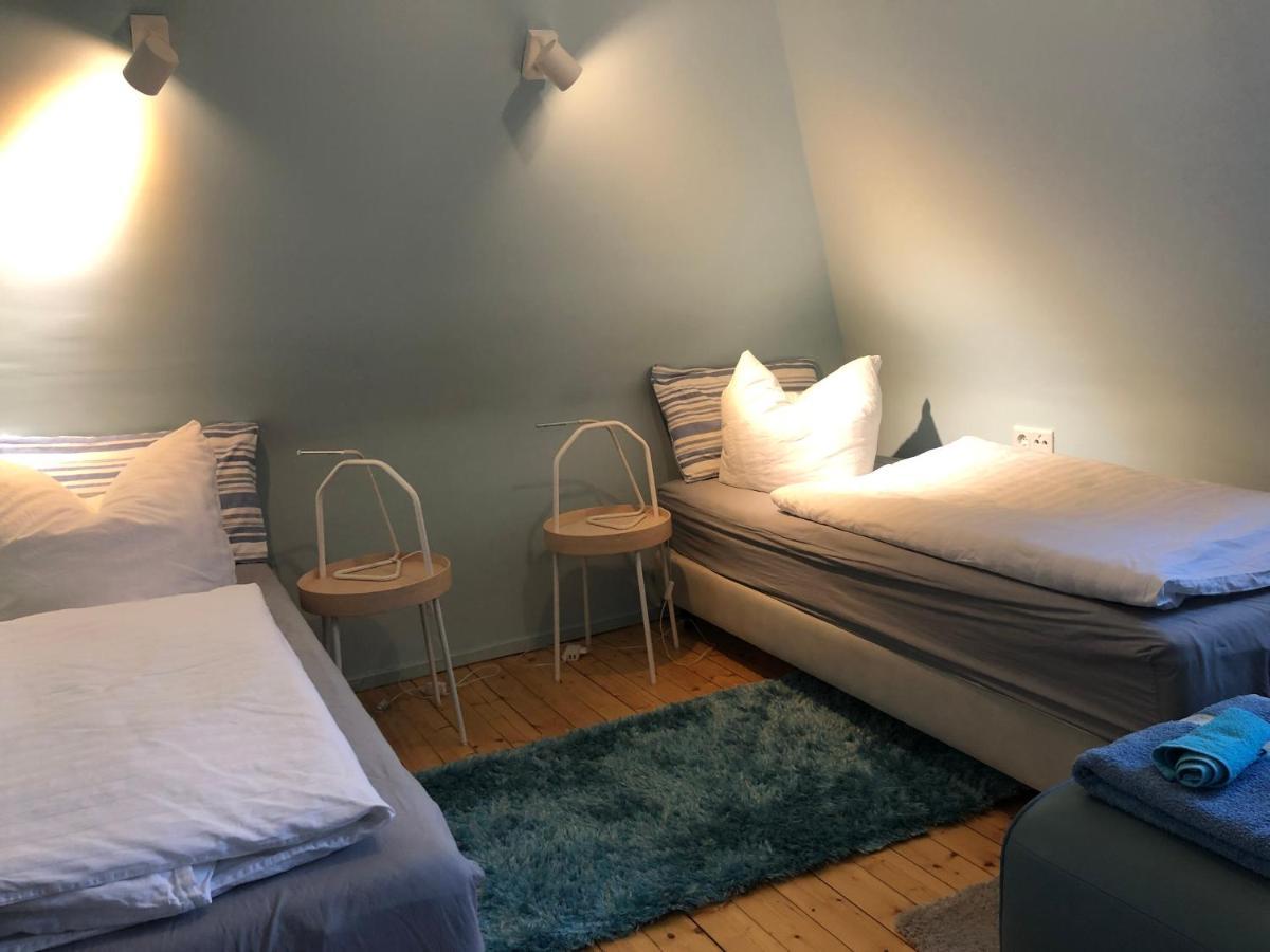 Blaues Zimmer Mit Grossem Balkon, Bad Ist Ein Traum, 50 Schritte Zum Radweg Am Main,Ideal For Short Stay Mainstockheim Exteriör bild