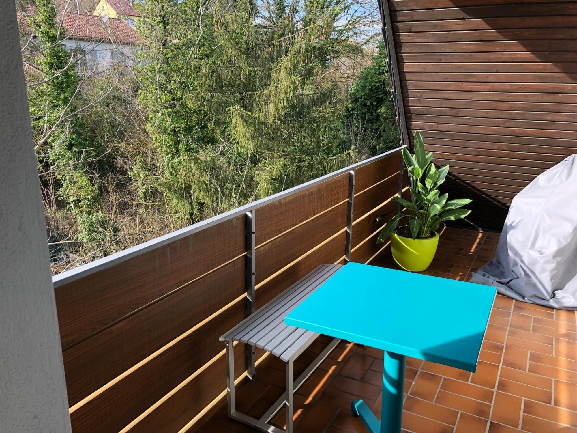 Blaues Zimmer Mit Grossem Balkon, Bad Ist Ein Traum, 50 Schritte Zum Radweg Am Main,Ideal For Short Stay Mainstockheim Exteriör bild
