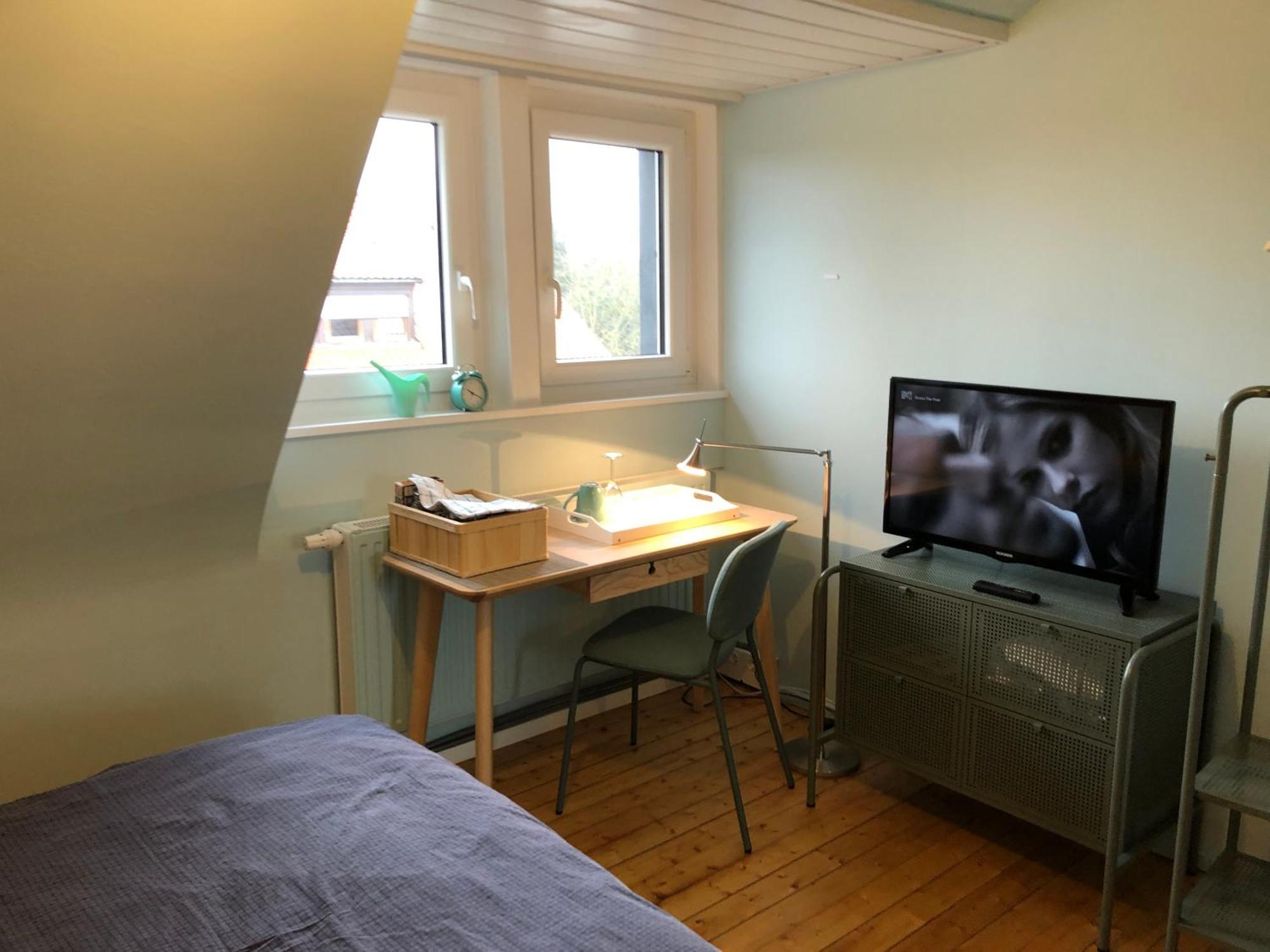 Blaues Zimmer Mit Grossem Balkon, Bad Ist Ein Traum, 50 Schritte Zum Radweg Am Main,Ideal For Short Stay Mainstockheim Exteriör bild